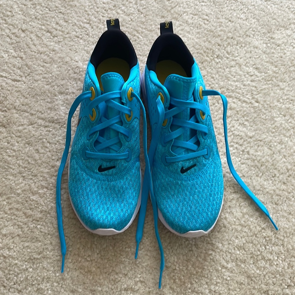 NWOT Nike react size 5.5 youth sneakers
